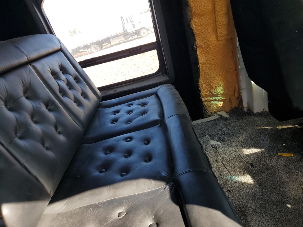 1983 Ford Econoline E350 Cutaway Van VIN: 1FDKE30LXDHB00213 Lot: 81769895