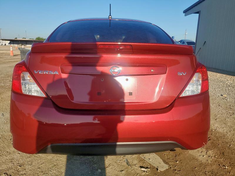  NISSAN VERSA 2017 Красный