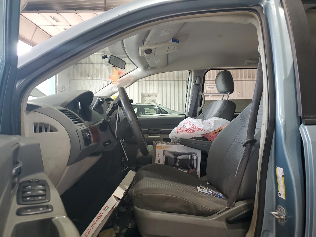 2008 Chrysler Town & Country Lx VIN: 2A8HR44H38R631917 Lot: 84237965