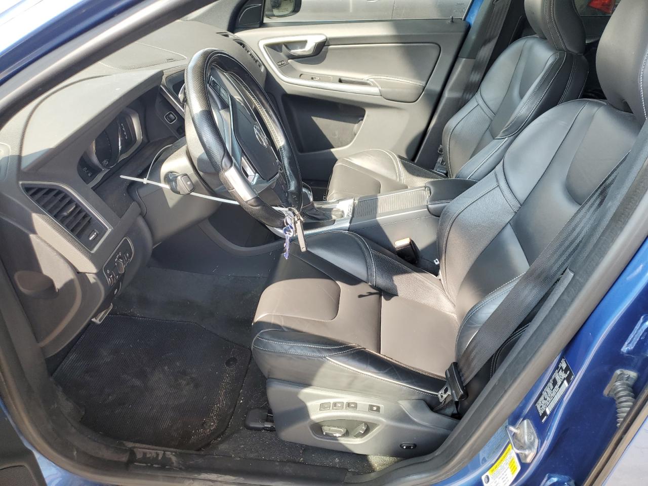 2017 Volvo Xc60 T6 R-Design Platinum VIN: YV449MRS2H2019584 Lot: 70975615