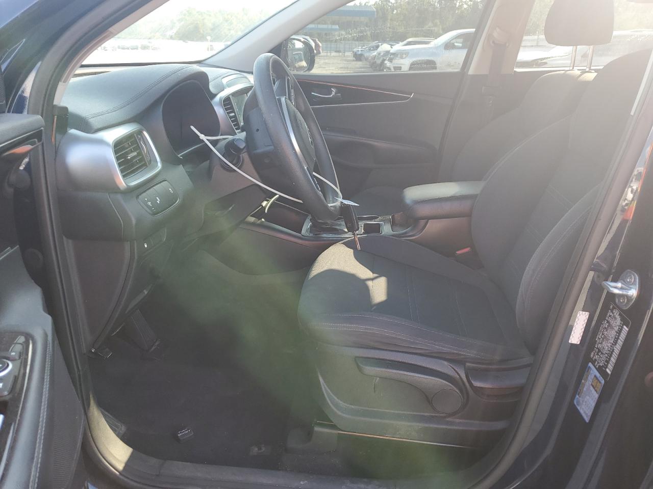 2020 Kia Sorento L VIN: 5XYPGDA31LG671640 Lot: 81290975