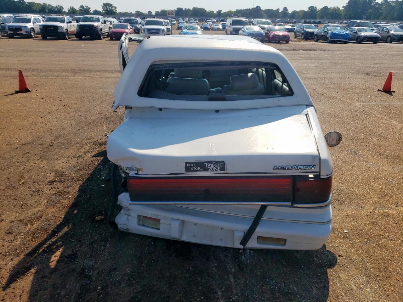 1990 Chrysler Lebaron Landau VIN: 1C3XA5633LF832805 Lot: 71612665