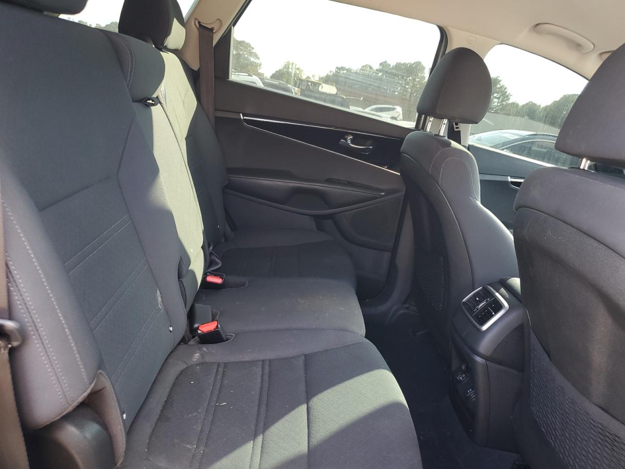 2019 Kia Sorento Lx VIN: 5XYPGDA50KG584621 Lot: 83969325