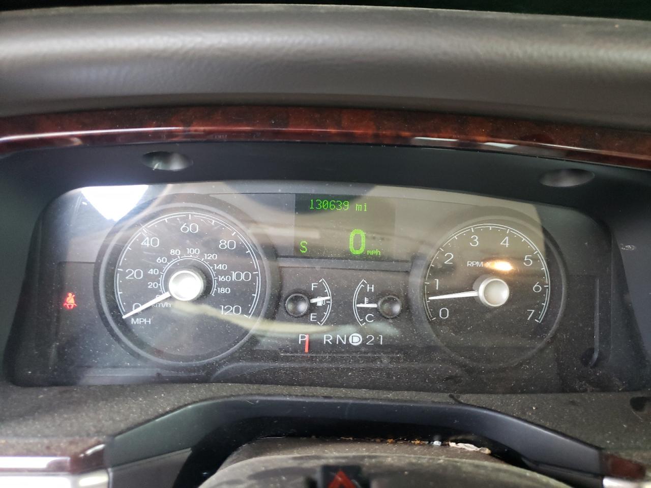 2009 Lincoln Town Car Signature Limited VIN: 2LNHM82V29X636749 Lot: 81804445