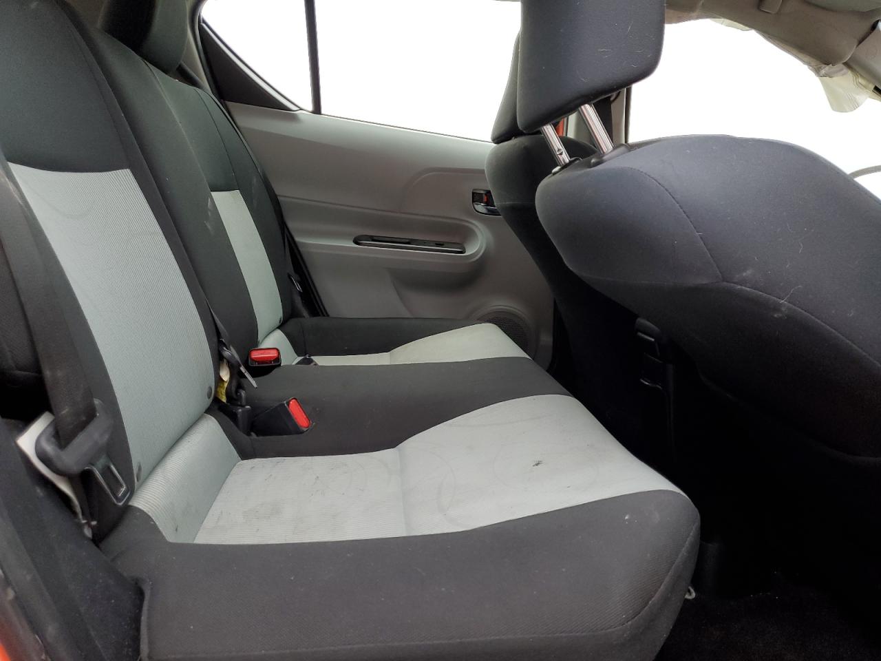 2013 Toyota Prius C VIN: JTDKDTB37D1042719 Lot: 84016225