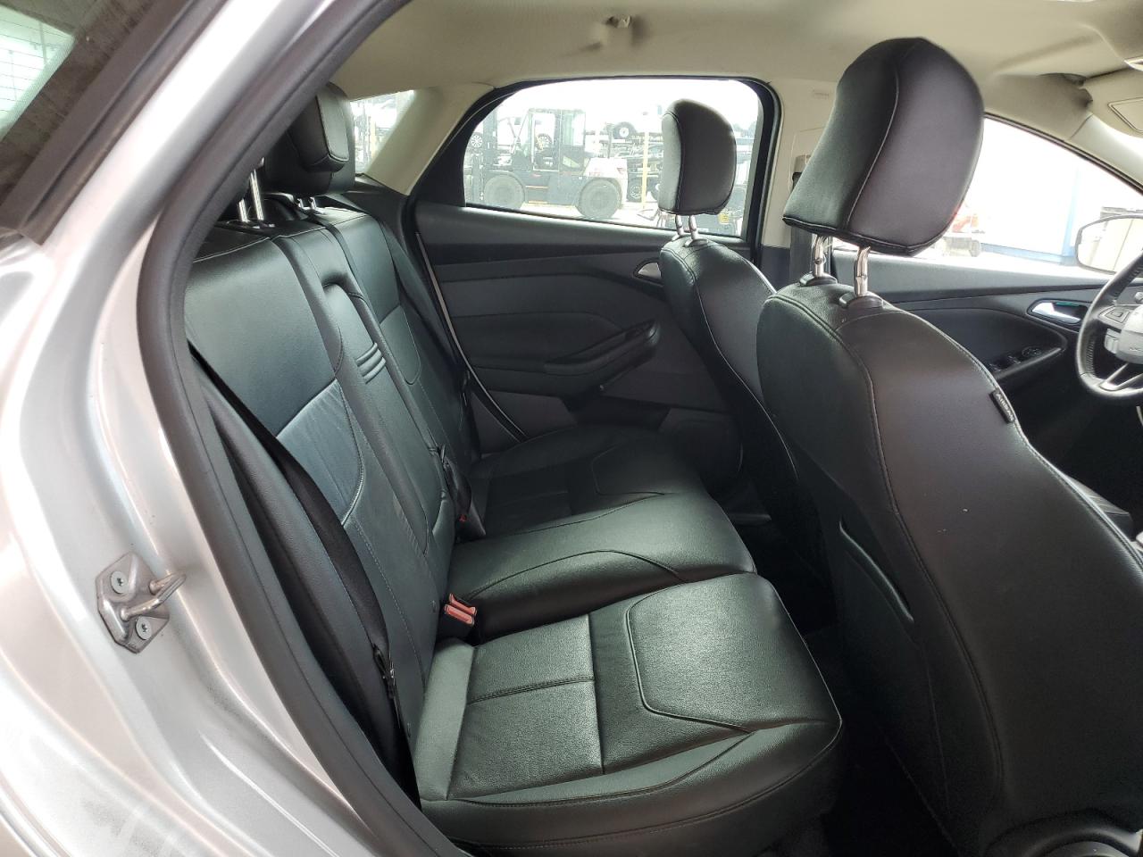 2015 Ford Focus Se VIN: 1FADP3K27FL300337 Lot: 81789875