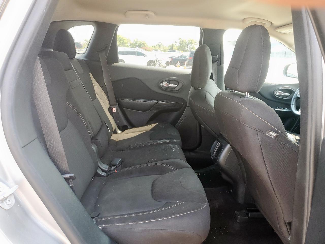 2016 Jeep Cherokee Latitude VIN: 1C4PJLCB5GW332162 Lot: 81374385