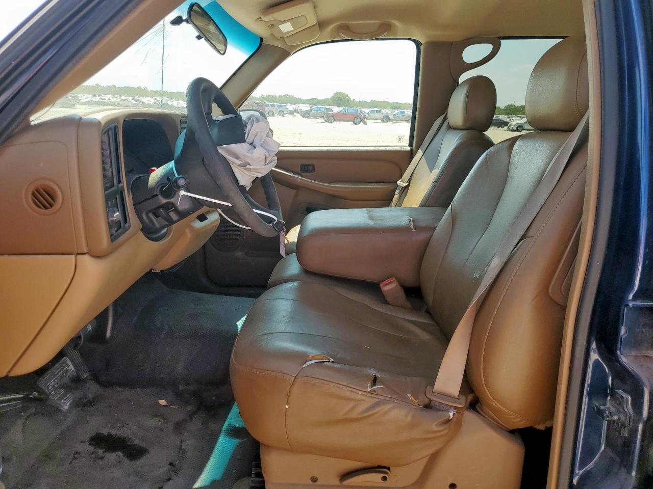 2000 Chevrolet Suburban C1500 VIN: 3GNEC16T3YG208182 Lot: 81924095