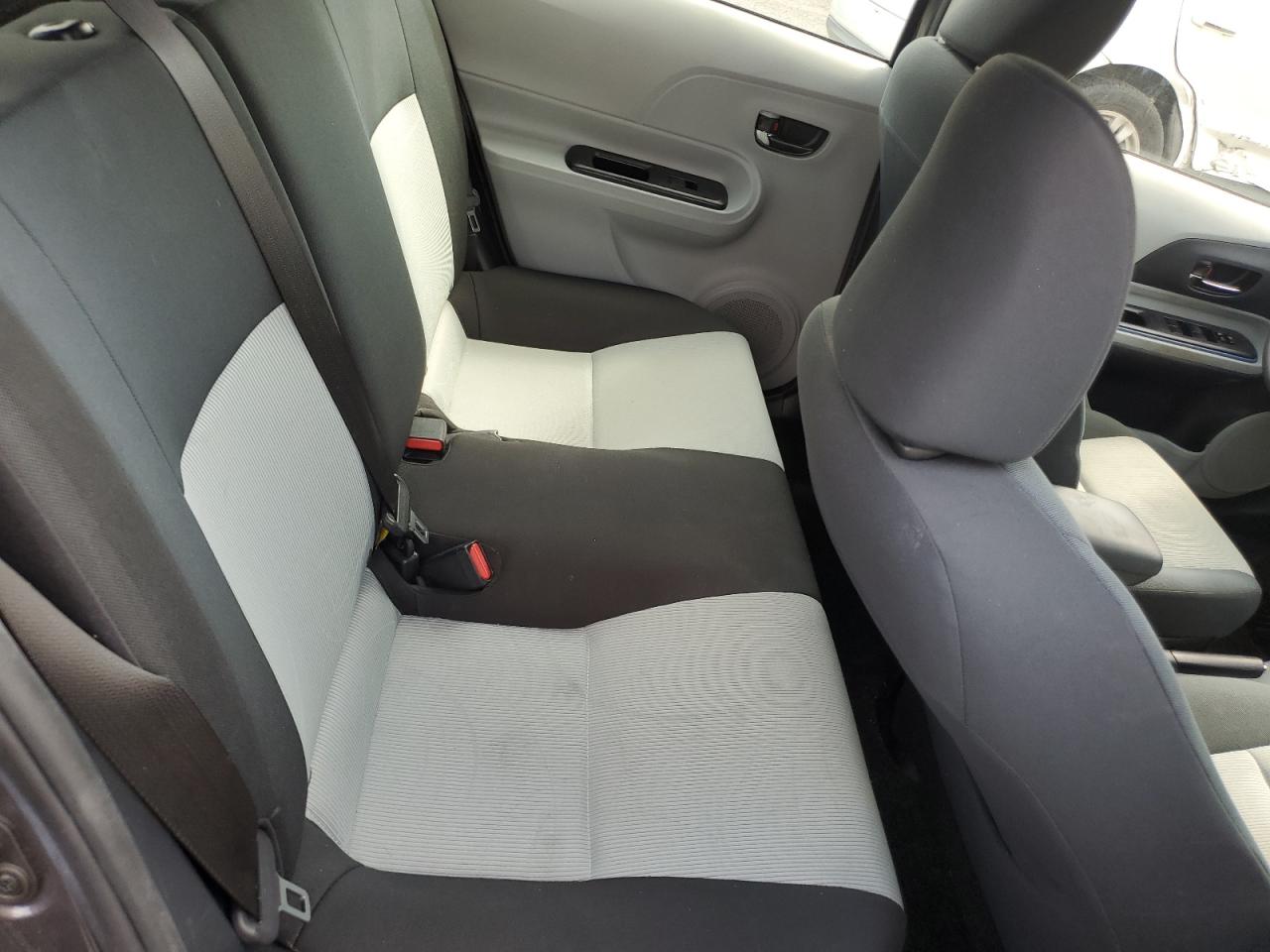 2013 Toyota Prius C VIN: JTDKDTB32D1536292 Lot: 70820505