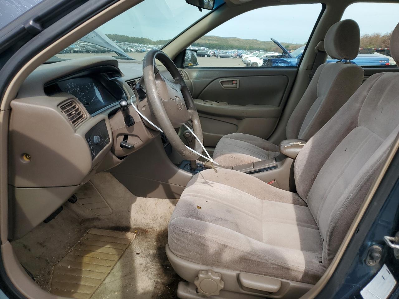 1998 Toyota Camry VIN: JT2BG22KXW0245940 Lot: 81934805