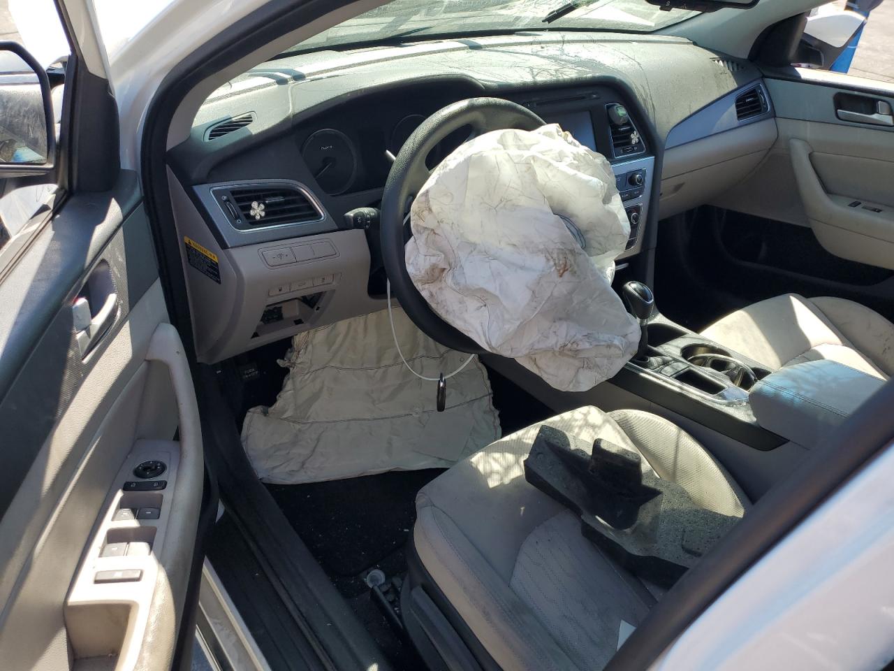 2017 Hyundai Sonata Hybrid VIN: KMHE24L35HA063254 Lot: 80963165