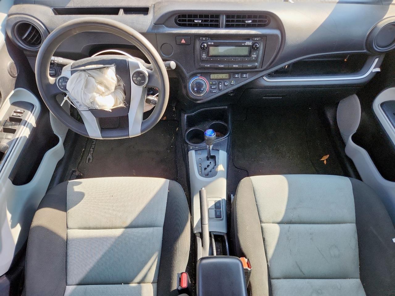 2014 Toyota Prius C VIN: JTDKDTB38E1061801 Lot: 81042775