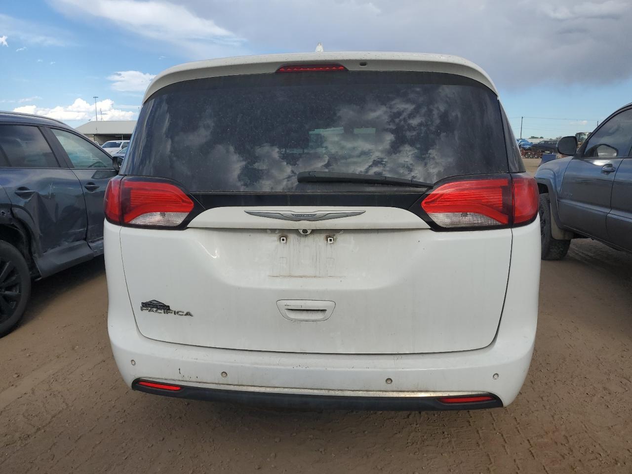 2017 Chrysler Pacifica Touring L VIN: 2C4RC1BG2HR535668 Lot: 80398525