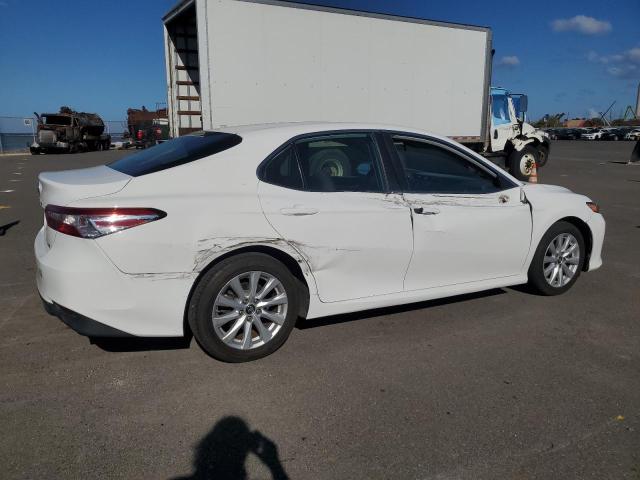  TOYOTA CAMRY 2019 Белы