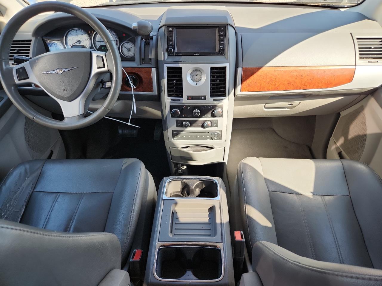 2008 Chrysler Town & Country Touring VIN: 2A8HR54P38R833881 Lot: 81740615