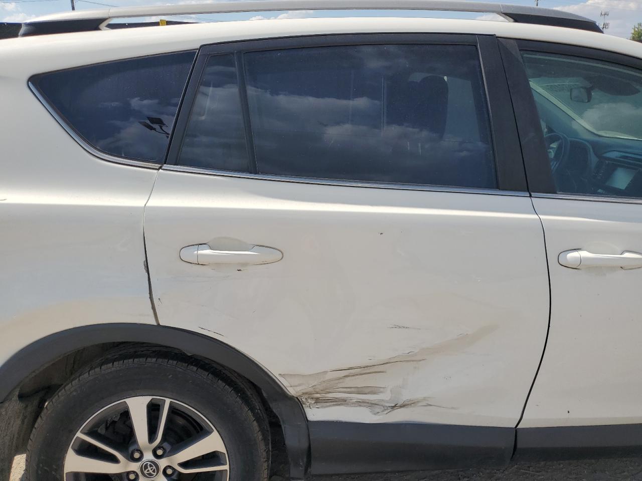 2017 Toyota Rav4 Xle VIN: 2T3RFREV9HW542770 Lot: 81863425