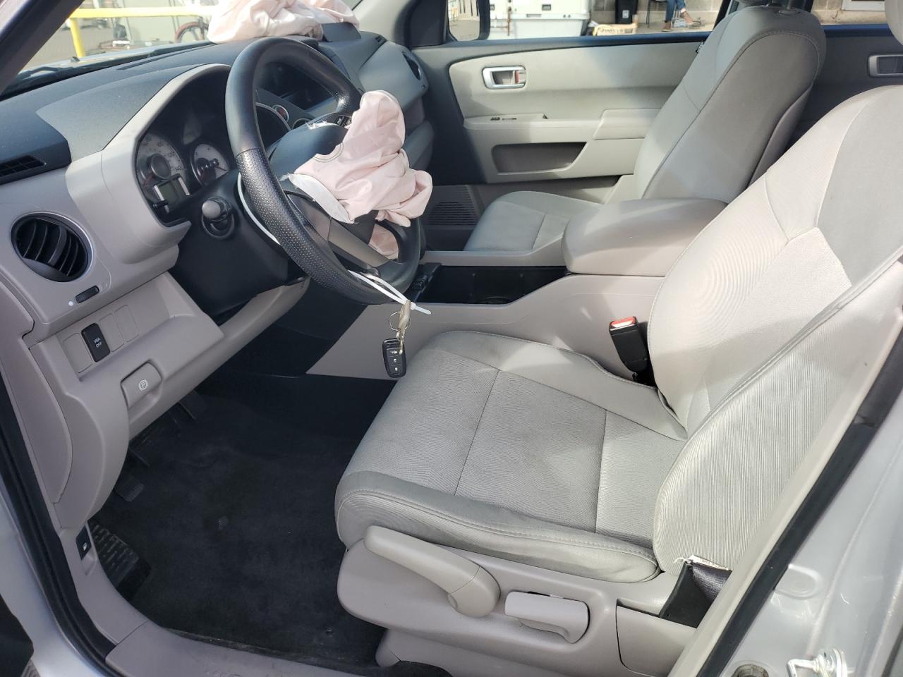 2011 Honda Pilot Lx VIN: 5FNYF4H28BB075581 Lot: 84244805