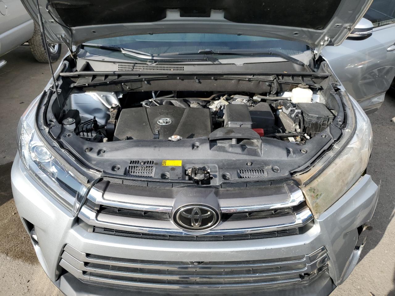 5TDDZRFH4JS820007 2018 Toyota Highlander Limited