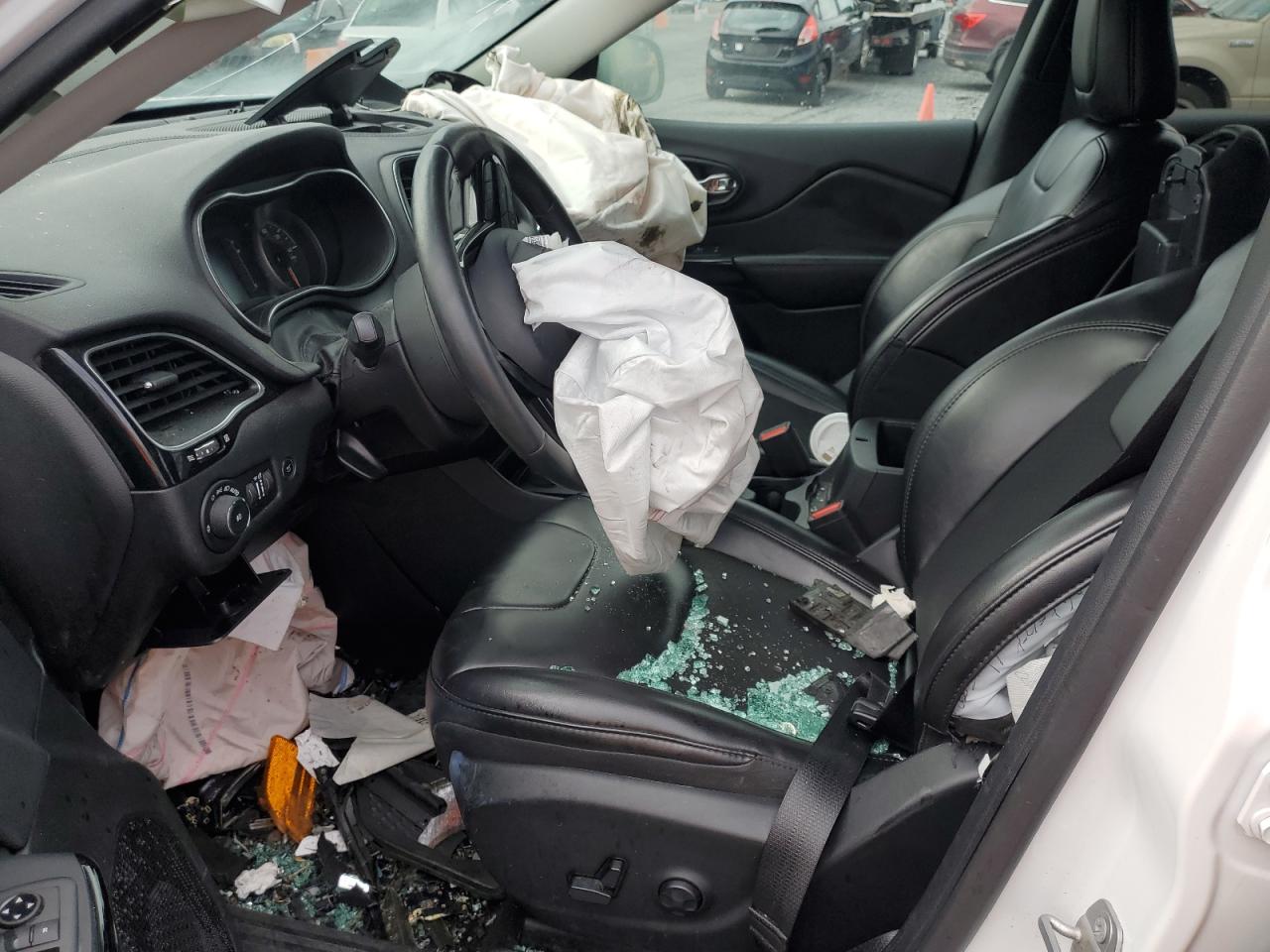 2019 Jeep Cherokee Latitude Plus VIN: 1C4PJMLB0KD384860 Lot: 83966595