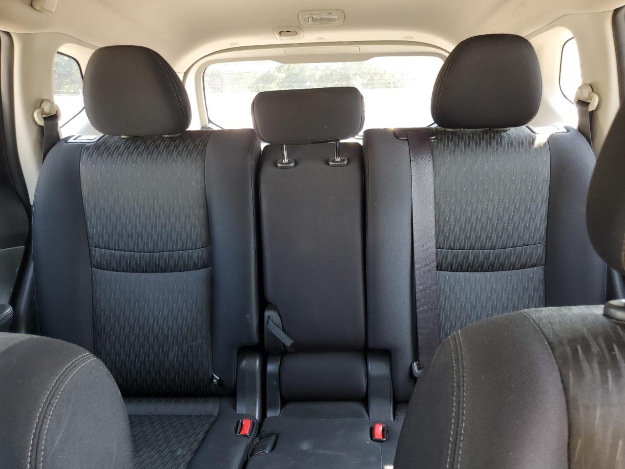 2017 Nissan Rogue S VIN: JN8AT2MT0HW405297 Lot: 81042525