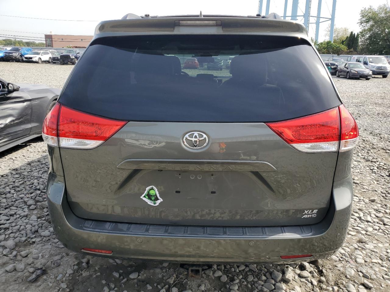 2011 Toyota Sienna Xle VIN: 5TDYK3DC8BS106117 Lot: 83887265