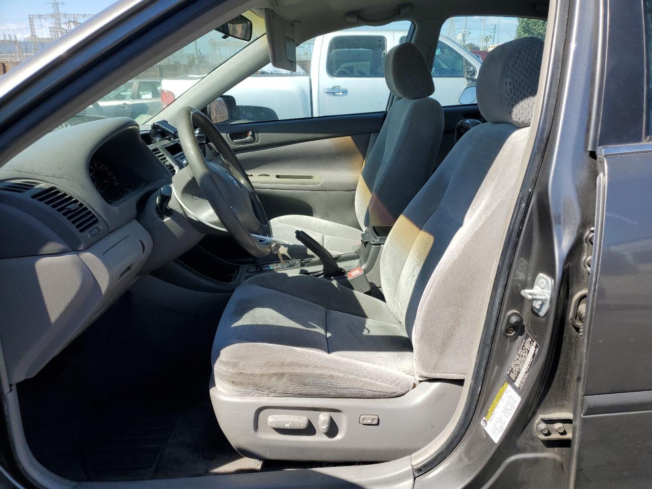 2004 Toyota Camry Le VIN: 4T1BE32K44U840061 Lot: 80919485