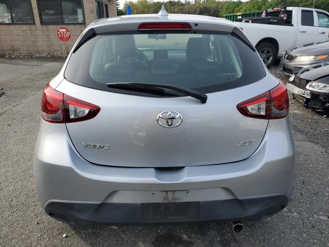 2020 Toyota Yaris Le VIN: 3MYDLBJV4LY700615 Lot: 84281365