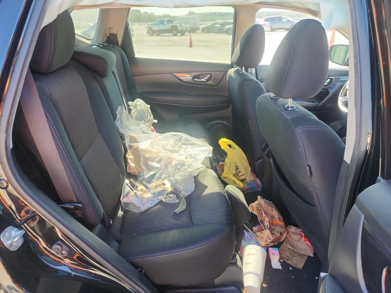 2018 Nissan Rogue S VIN: KNMAT2MTXJP613943 Lot: 72081855