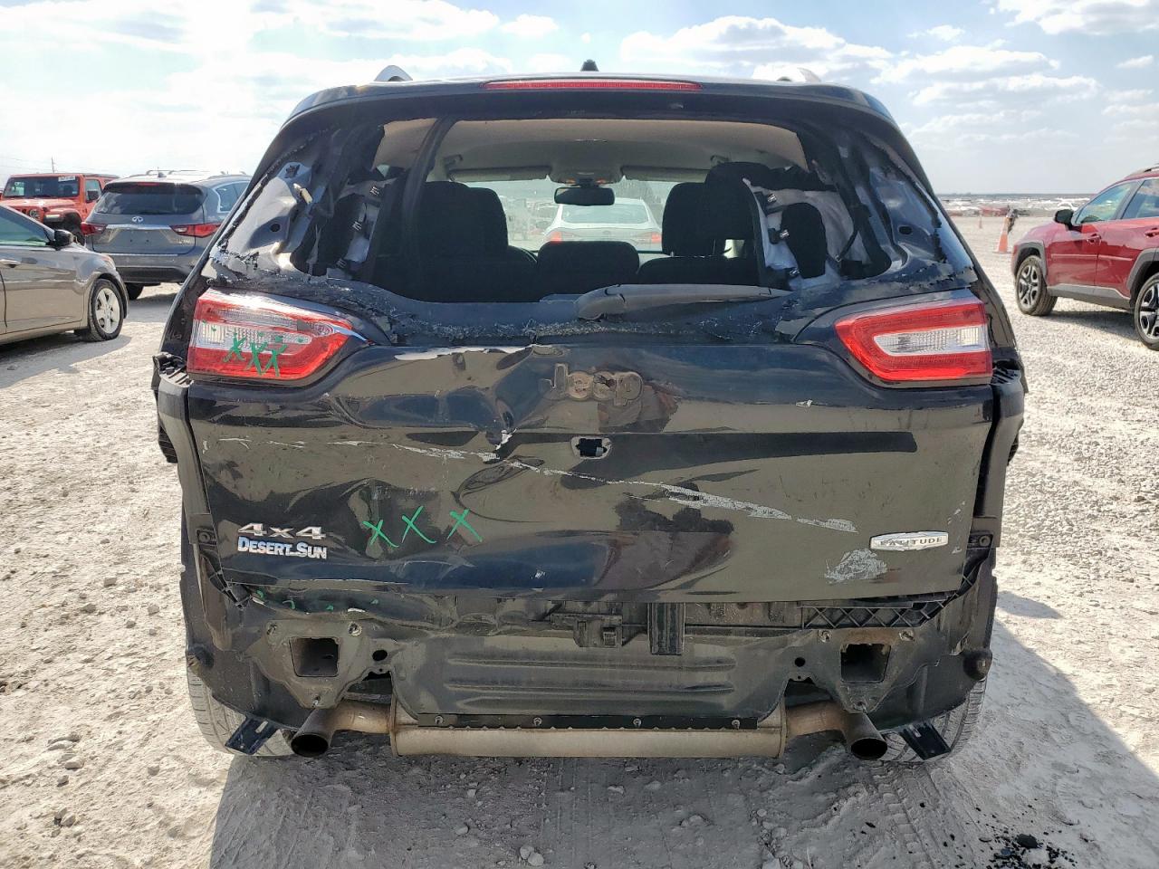 2016 Jeep Cherokee Latitude VIN: 1C4PJMCSXGW225386 Lot: 84445585