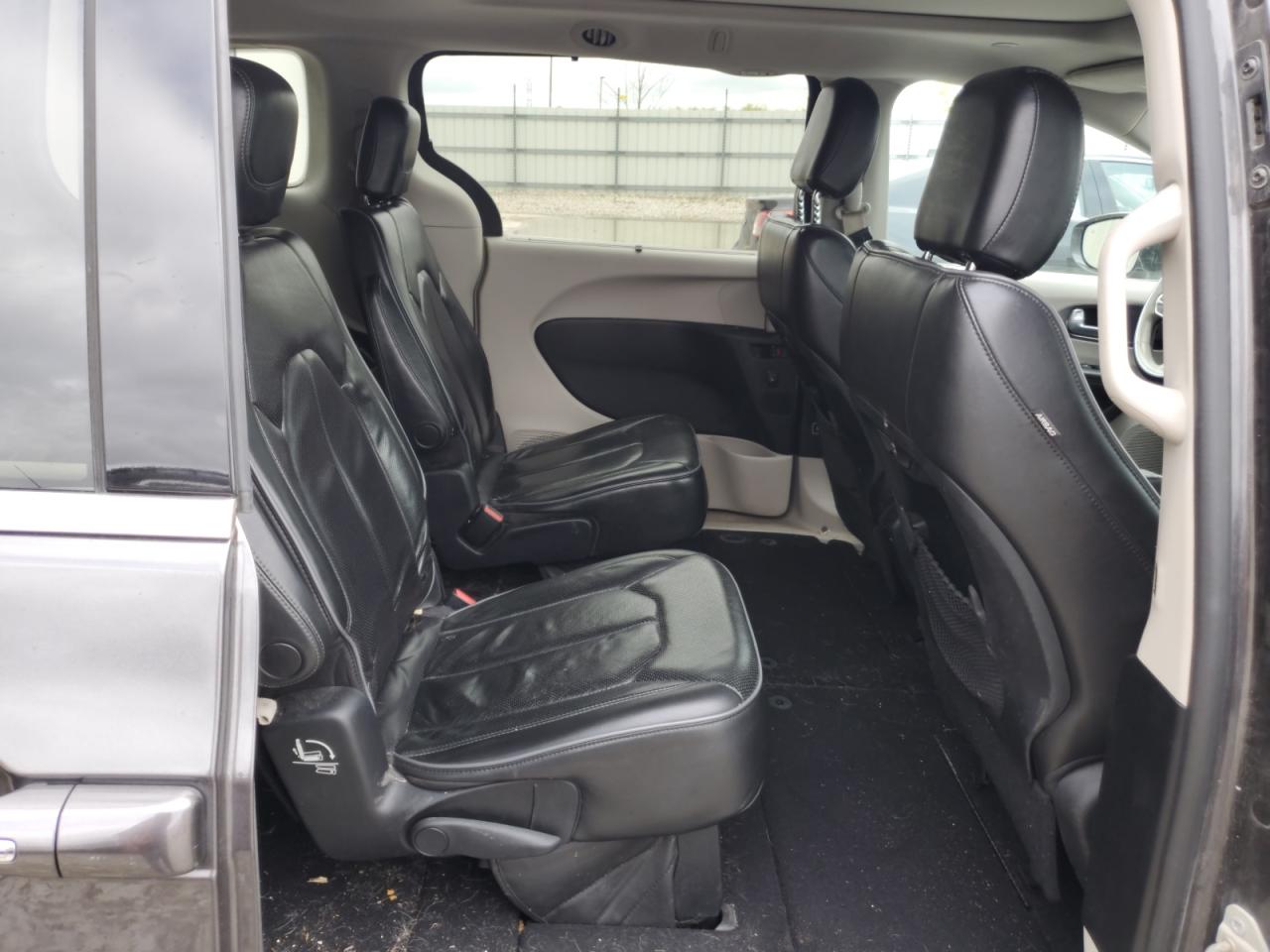 2017 Chrysler Pacifica Limited VIN: 2C4RC1GG1HR812643 Lot: 81807085