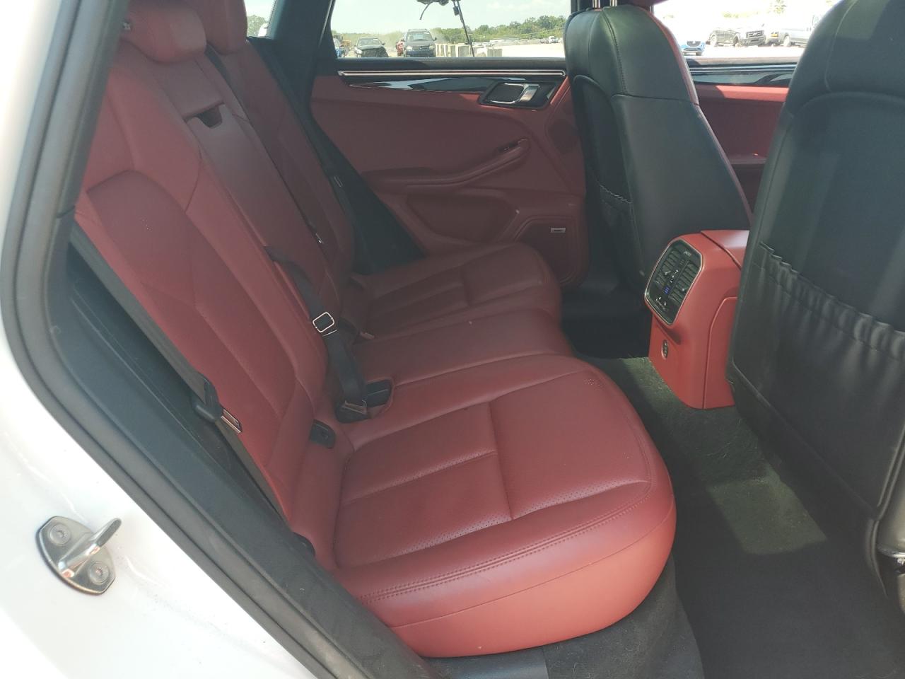 2017 Porsche Macan VIN: WP1AA2A54HLB83970 Lot: 70887675