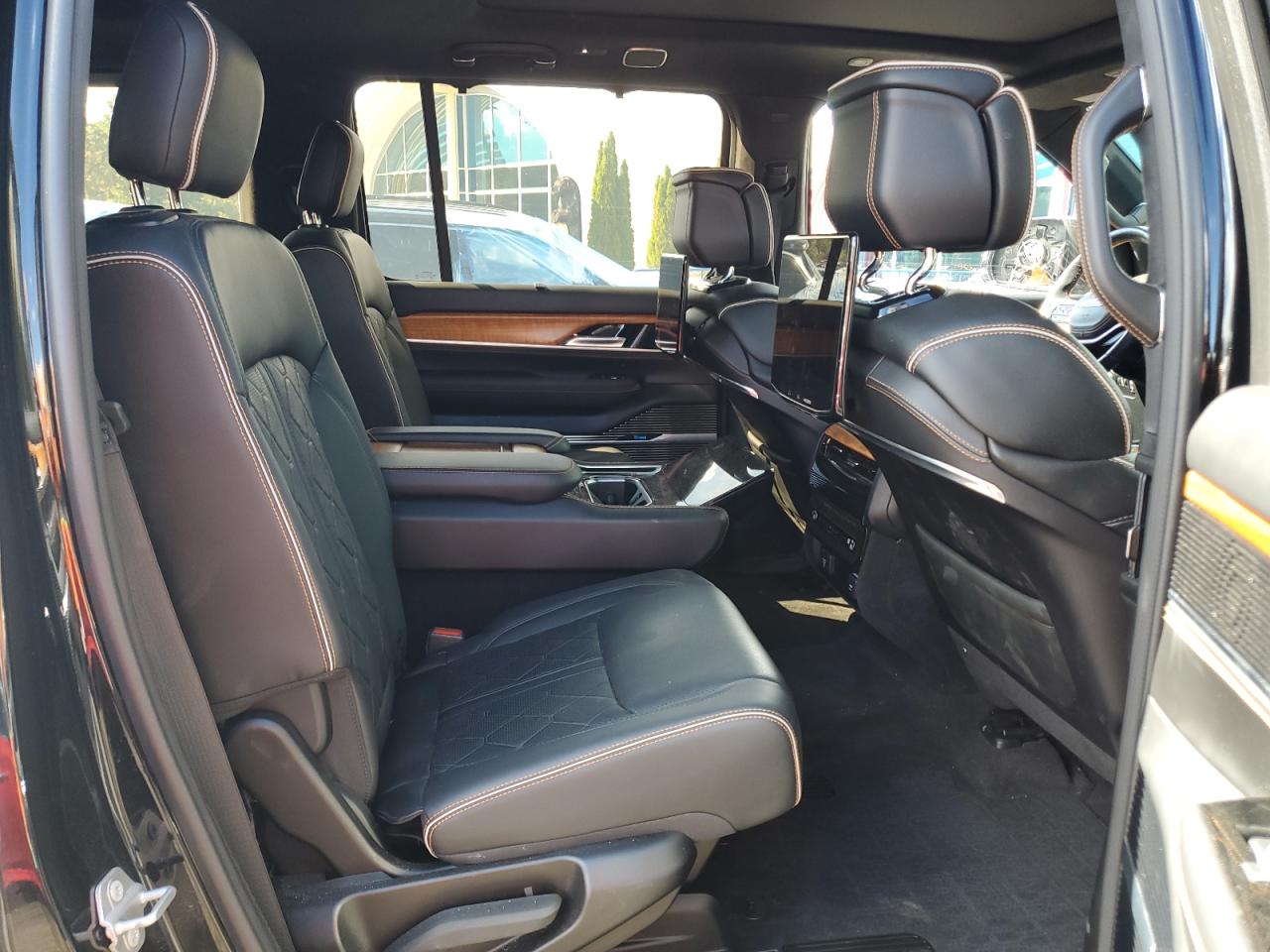 2022 Jeep Grand Wagoneer Series Iii VIN: 1C4SJVGJ4NS147709 Lot: 81634625