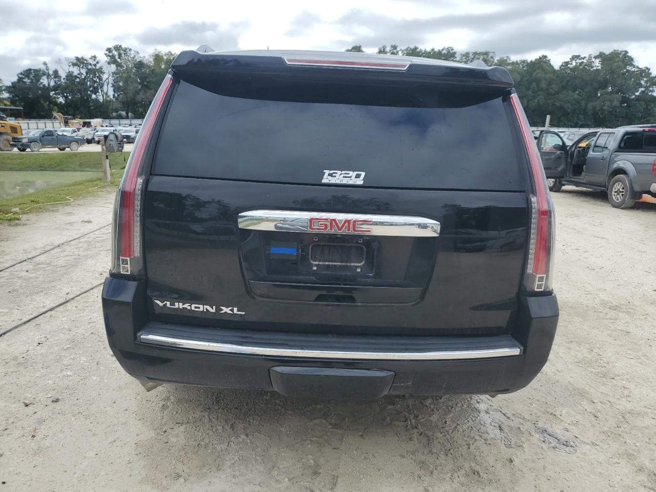 2015 GMC Yukon Xl Denali VIN: 1GKS1JKJ0FR603105 Lot: 84016615