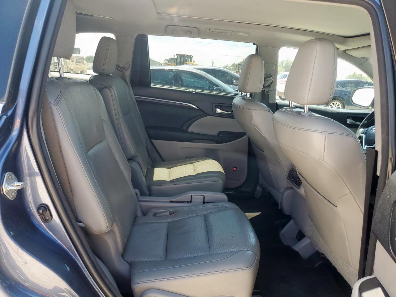 2015 Toyota Highlander Limited VIN: 5TDYKRFH8FS118673 Lot: 71027985