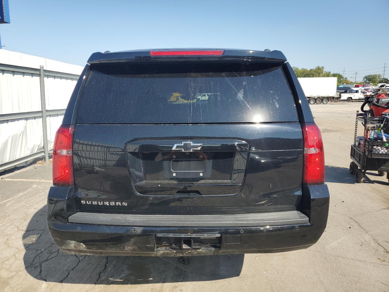 2017 Chevrolet Suburban K1500 Lt VIN: 1GNSKHKC2HR357851 Lot: 80357175