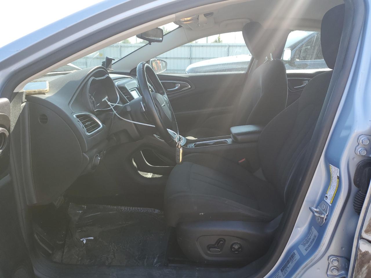 2015 Chrysler 200 Limited VIN: 1C3CCCAG2FN757838 Lot: 71669175
