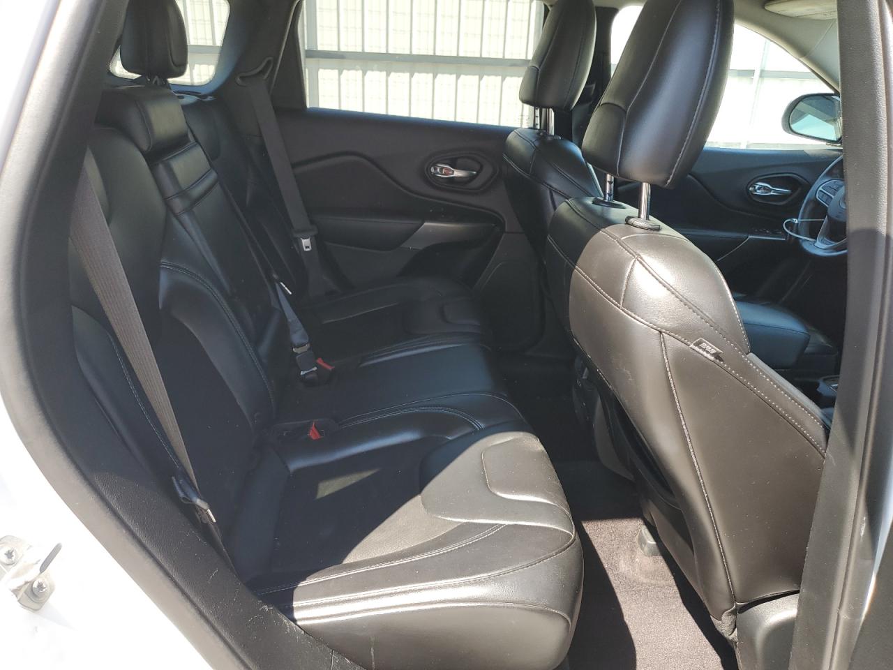 2019 Jeep Cherokee Latitude Plus VIN: 1C4PJMLX4KD252308 Lot: 43323061