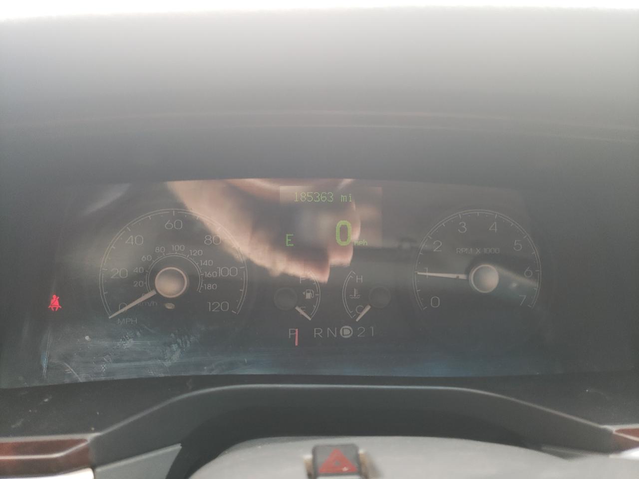 2007 Lincoln Town Car Signature Limited VIN: 1LNHM82W57Y613990 Lot: 84193425