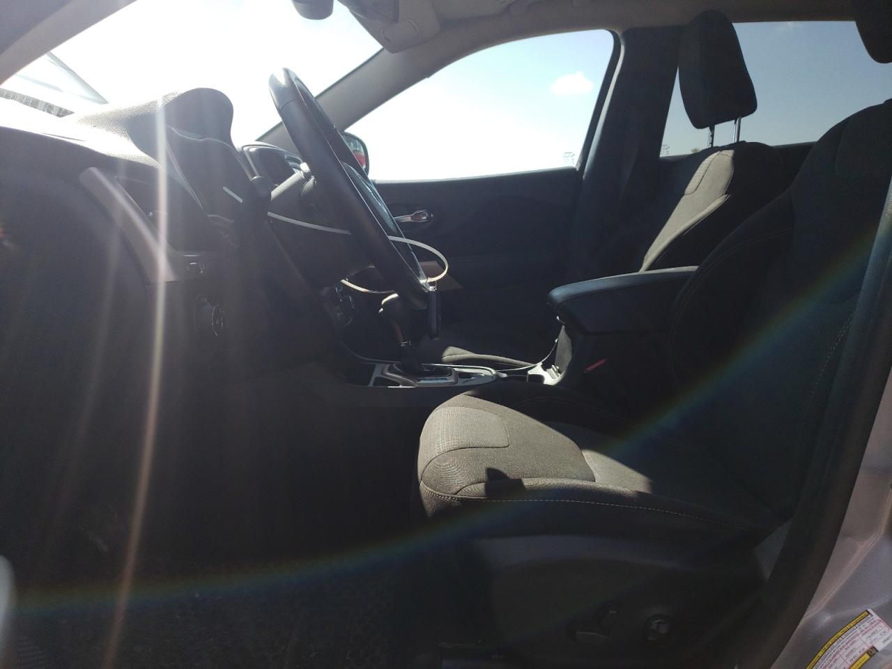 2018 Jeep Cherokee Latitude VIN: 1C4PJLCB2JD583773 Lot: 84033055