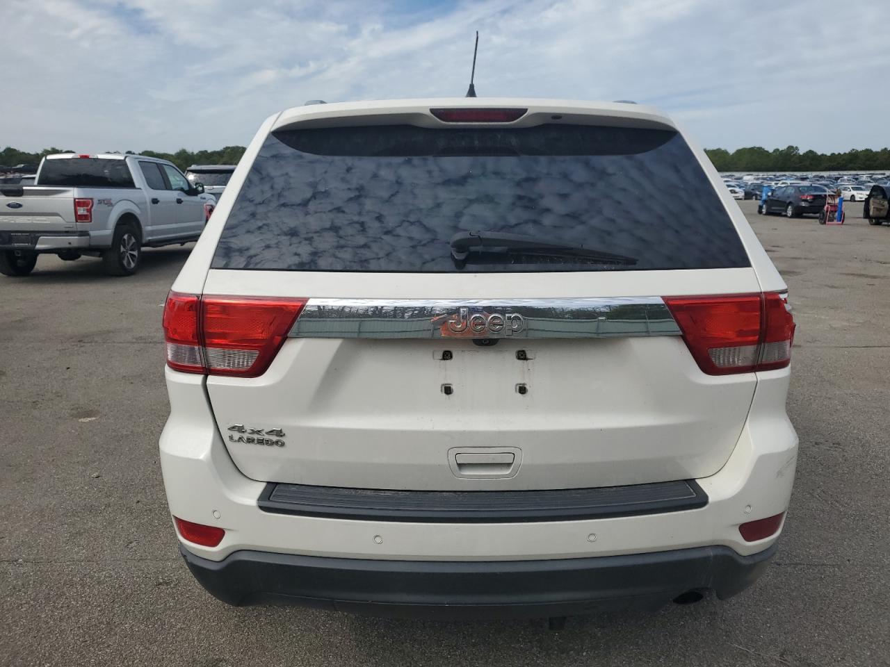 2011 Jeep Grand Cherokee Laredo VIN: 1J4RR4GG7BC735562 Lot: 84547925