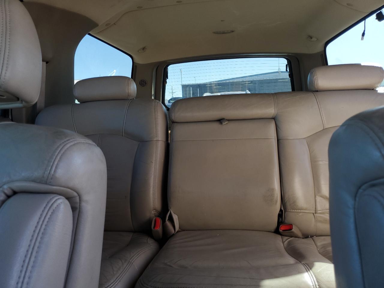 2001 Chevrolet Suburban K1500 VIN: 3GNFK16TX1G265671 Lot: 84758015