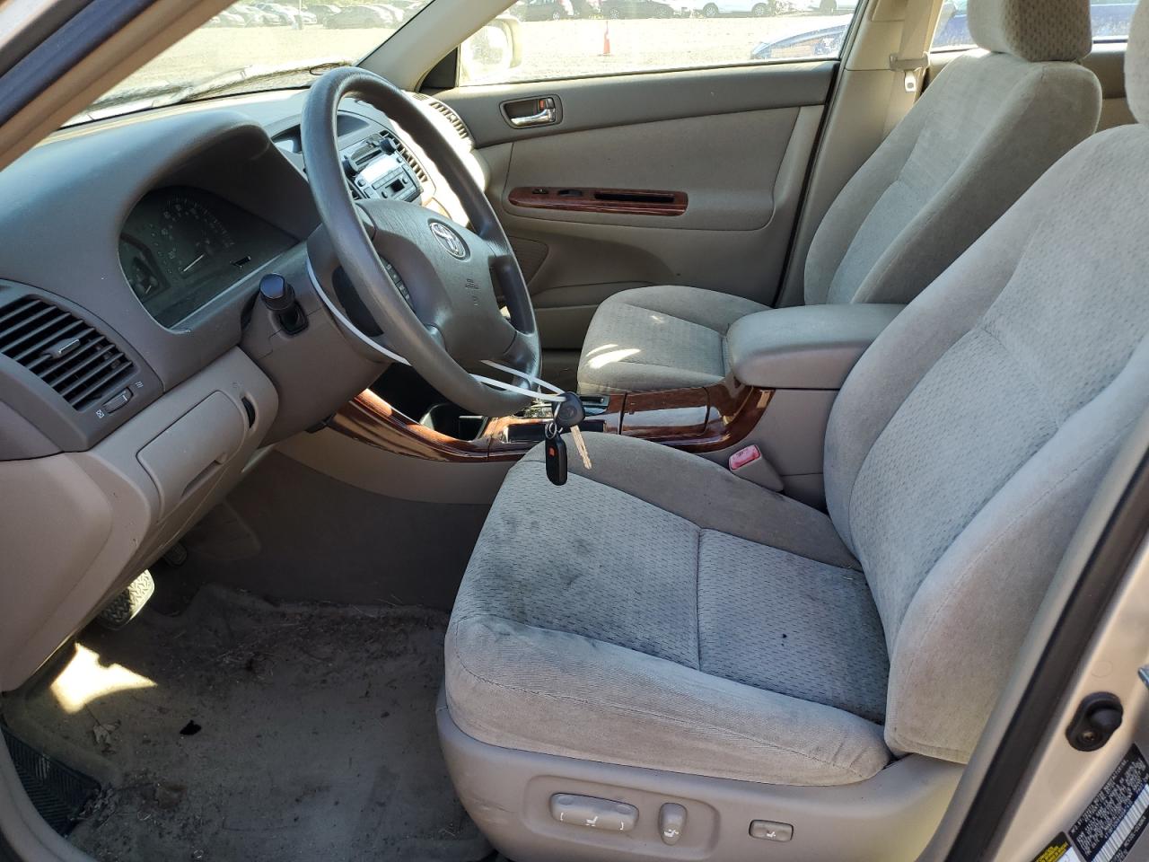 2004 Toyota Camry Le VIN: 4T1BF32K64U587435 Lot: 80961895