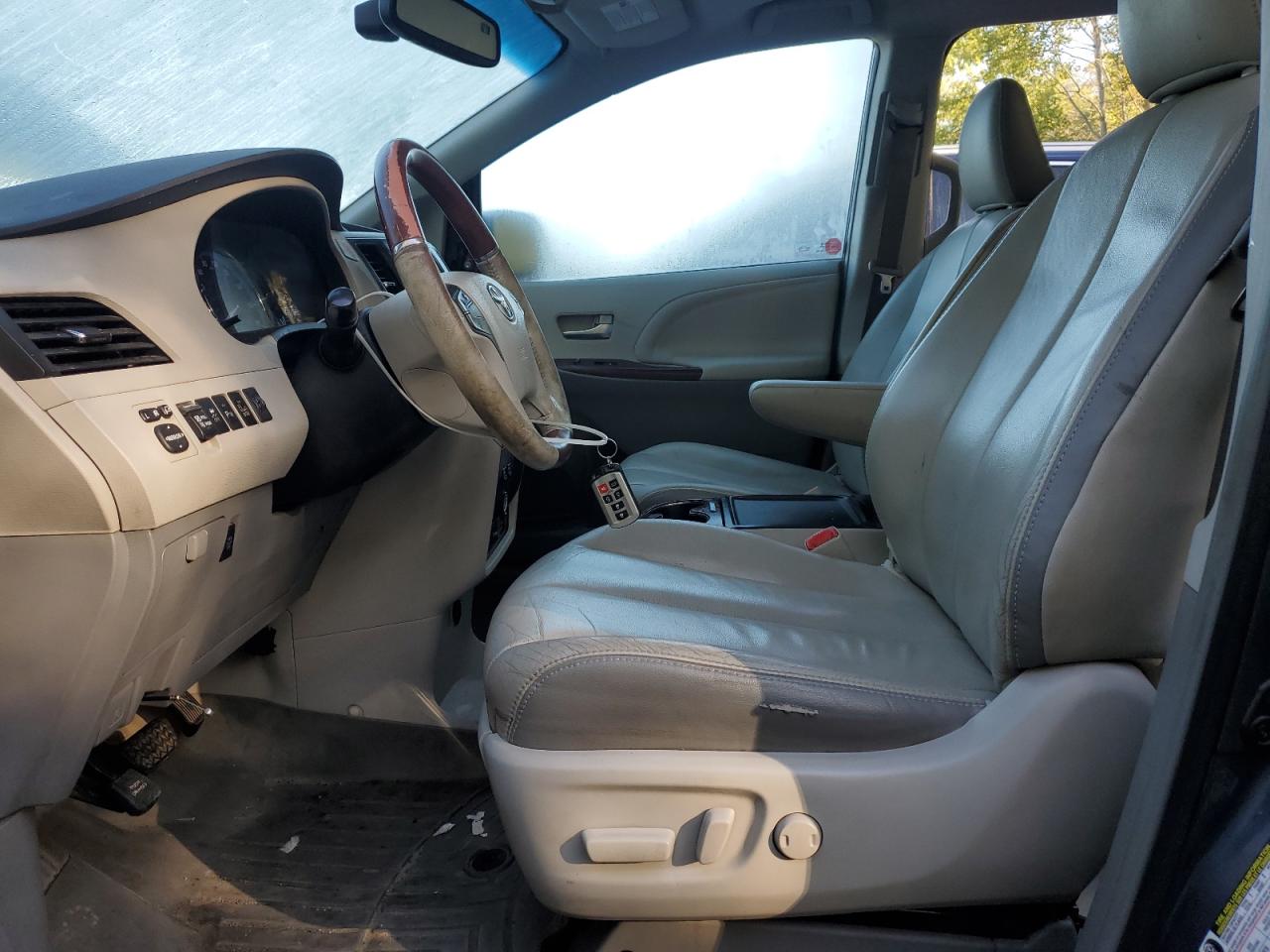 2014 Toyota Sienna Xle VIN: 5TDYK3DC7ES429434 Lot: 81621905