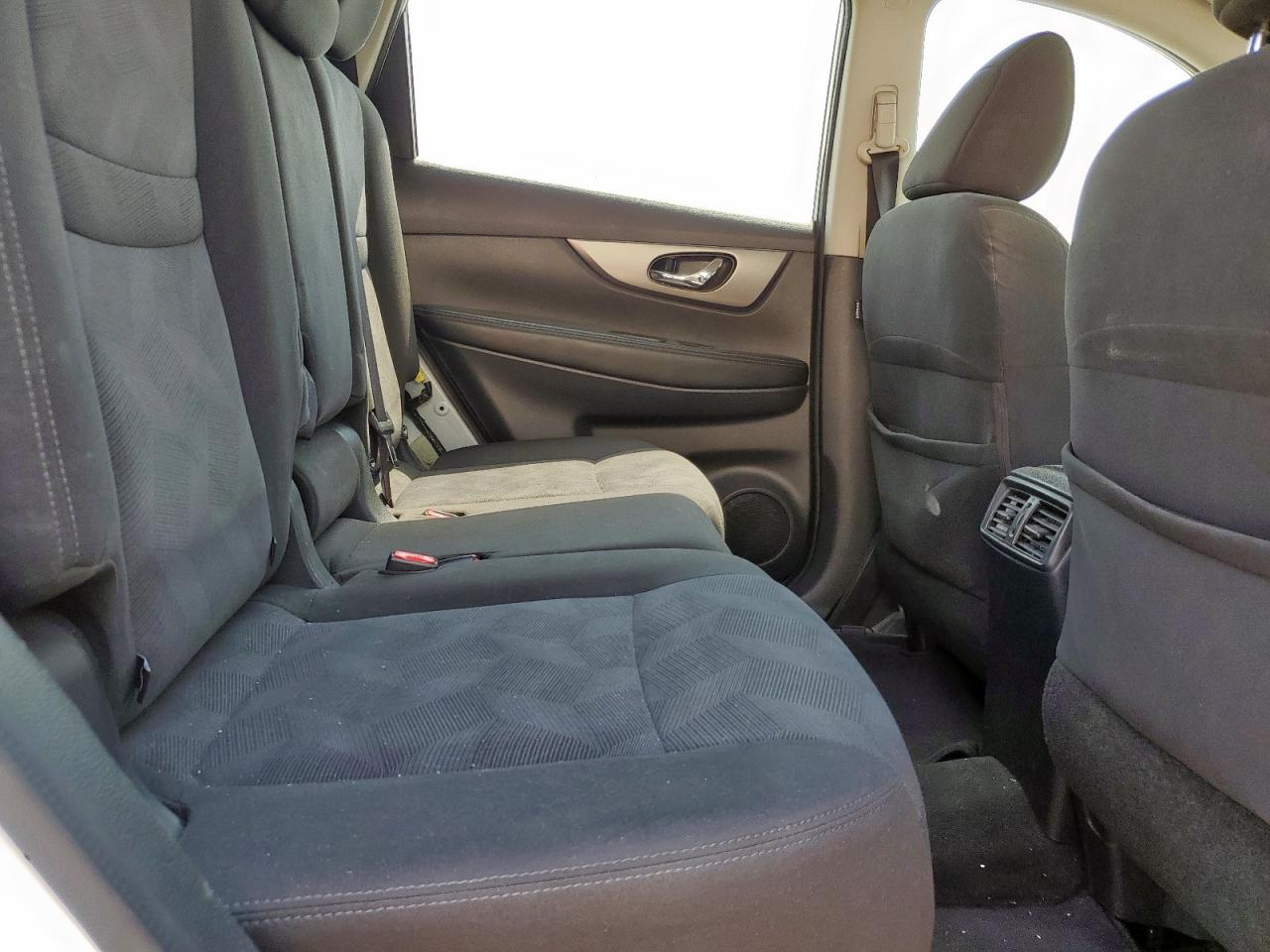 2016 Nissan Rogue S VIN: KNMAT2MT0GP611384 Lot: 81177515