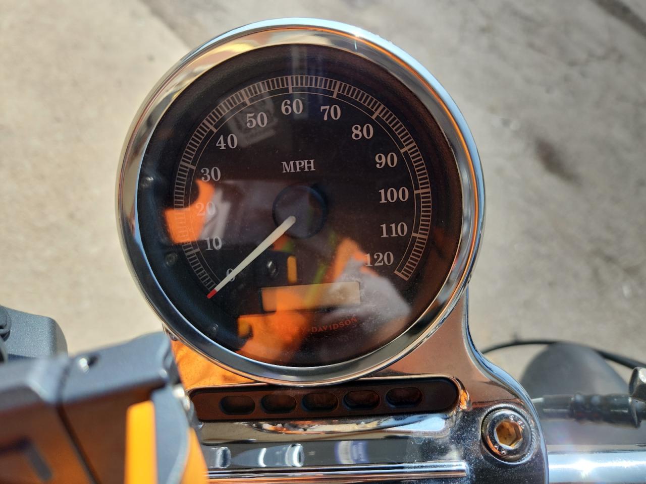 2009 Harley-Davidson Xl1200 C VIN: 1HD1CT3109K424070 Lot: 71842935