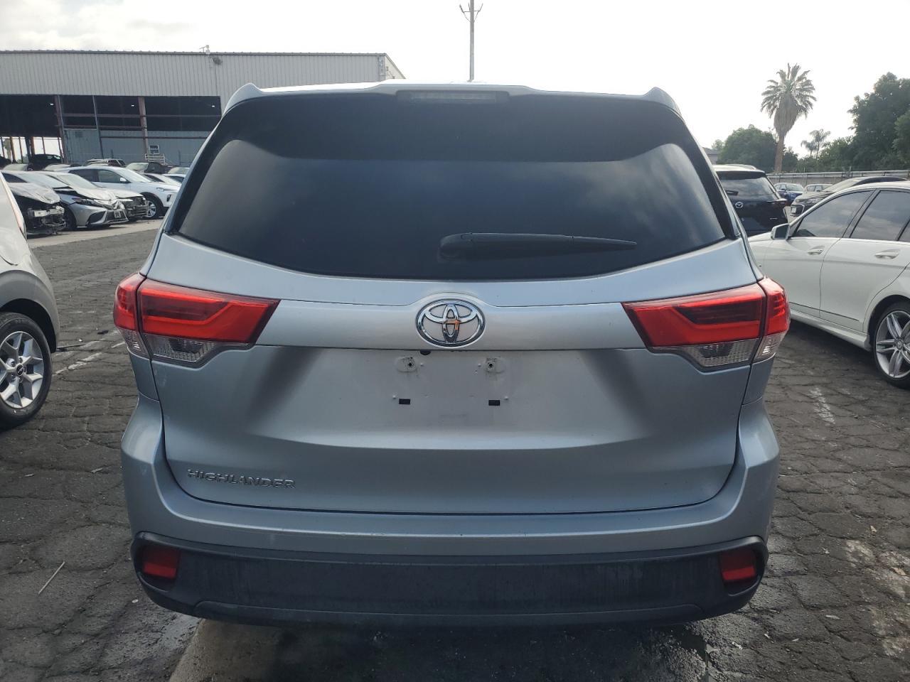 2019 Toyota Highlander Le VIN: 5TDZARFH9KS045802 Lot: 69747705