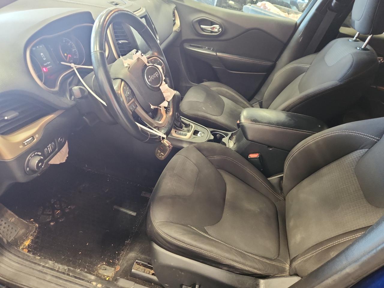 2015 Jeep Cherokee Latitude VIN: 1C4PJLCB4FW678461 Lot: 84188565