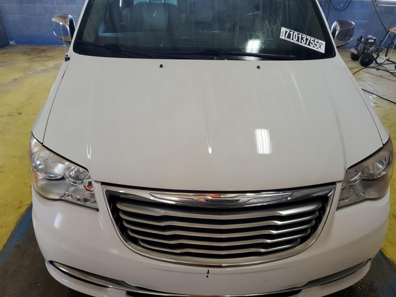 2016 Chrysler Town & Country Touring L VIN: 2C4RC1CG8GR305730 Lot: 71013755