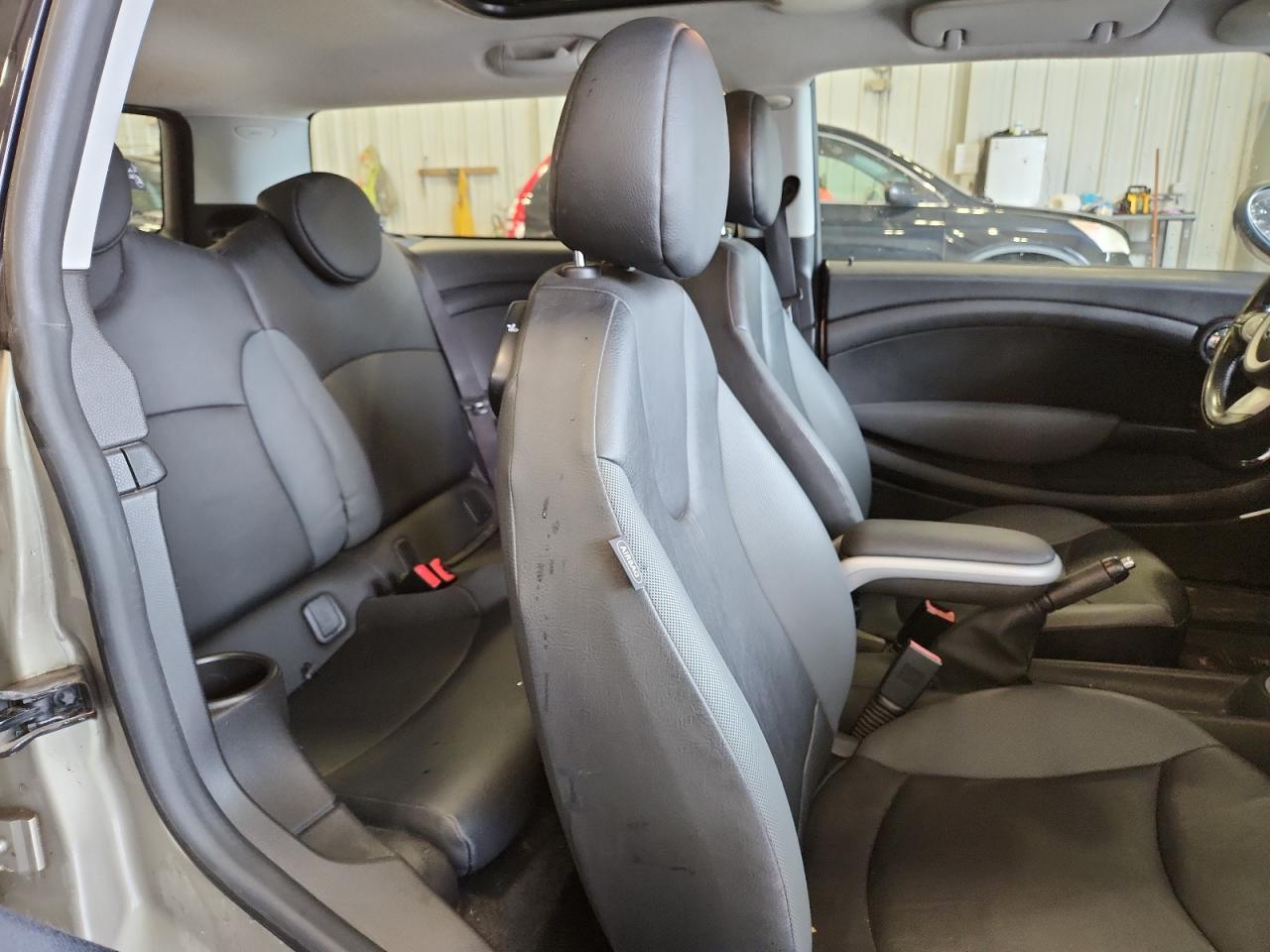 2010 Mini Cooper Clubman VIN: WMWML3C57ATX51143 Lot: 81598285