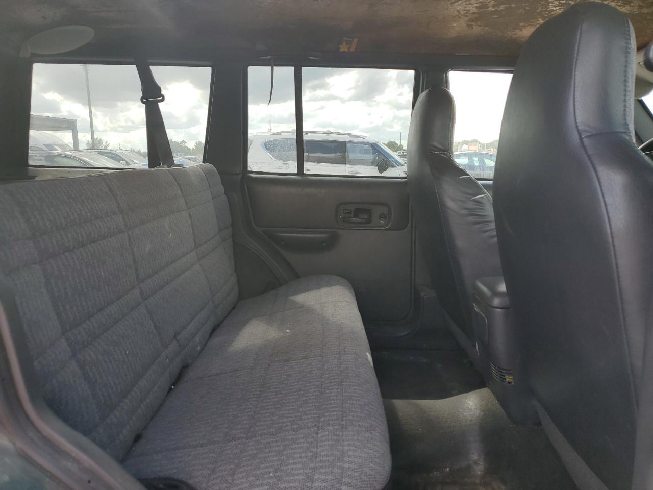 2000 Jeep Suv VIN: 1J4FF48SXYL139773 Lot: 72034105